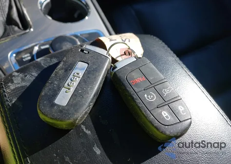 2019 Jeep Grand Cherokee Limited 4X4 z USA, uszkodzony, nr VIN 1C4RJFBG8KC670690